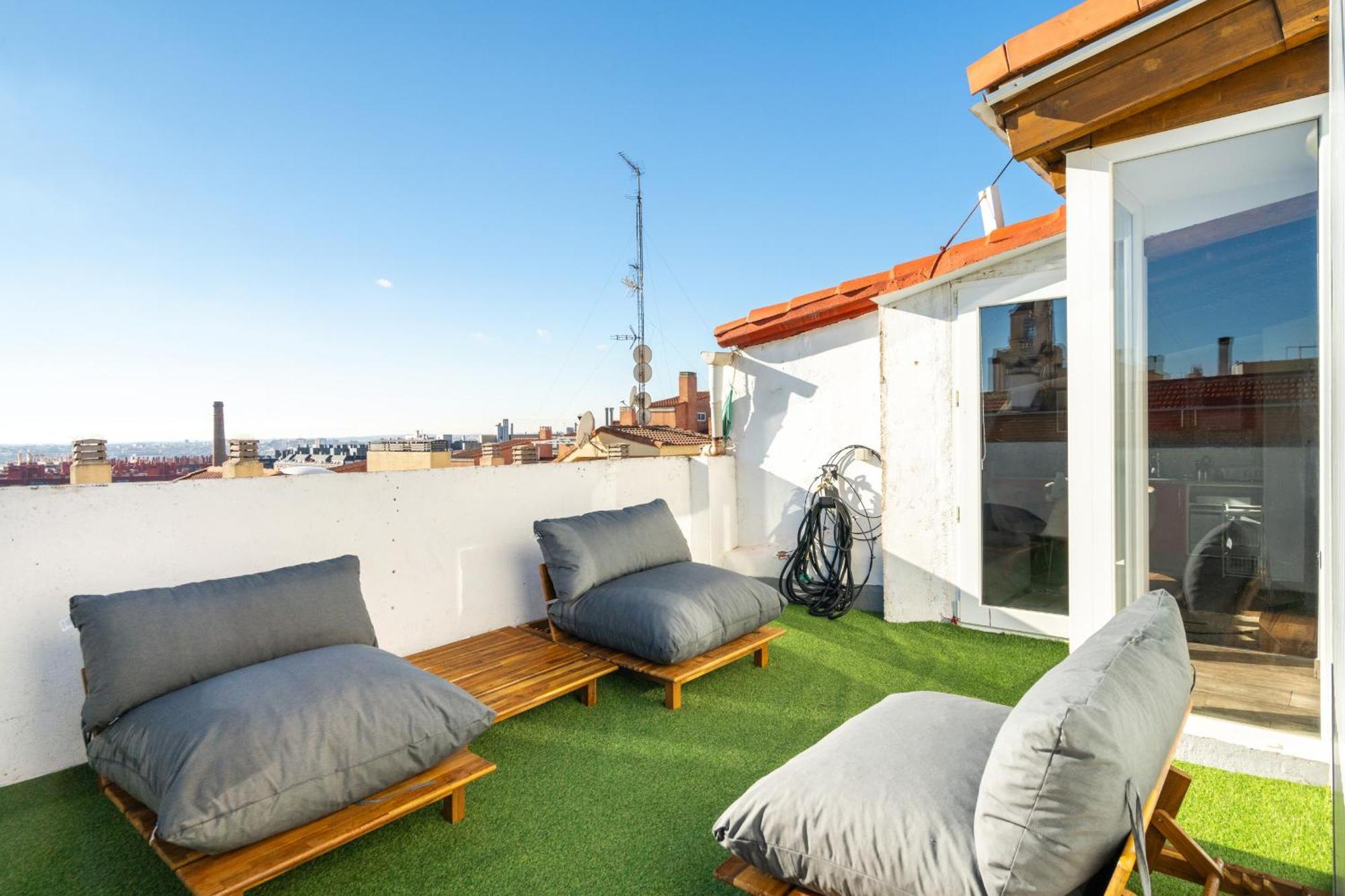 Atico Con Terraza En Lavapies Alquiler Temporal Daire Madrid Dış mekan fotoğraf