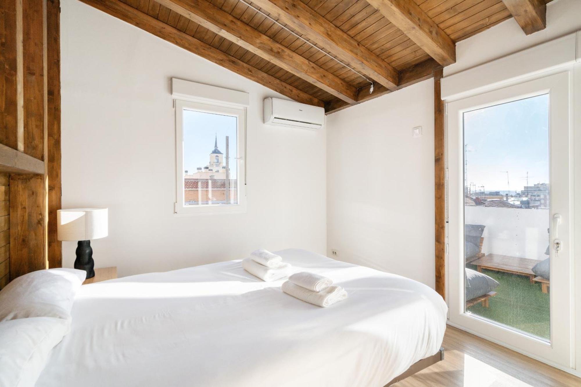 Atico Con Terraza En Lavapies Alquiler Temporal Daire Madrid Dış mekan fotoğraf