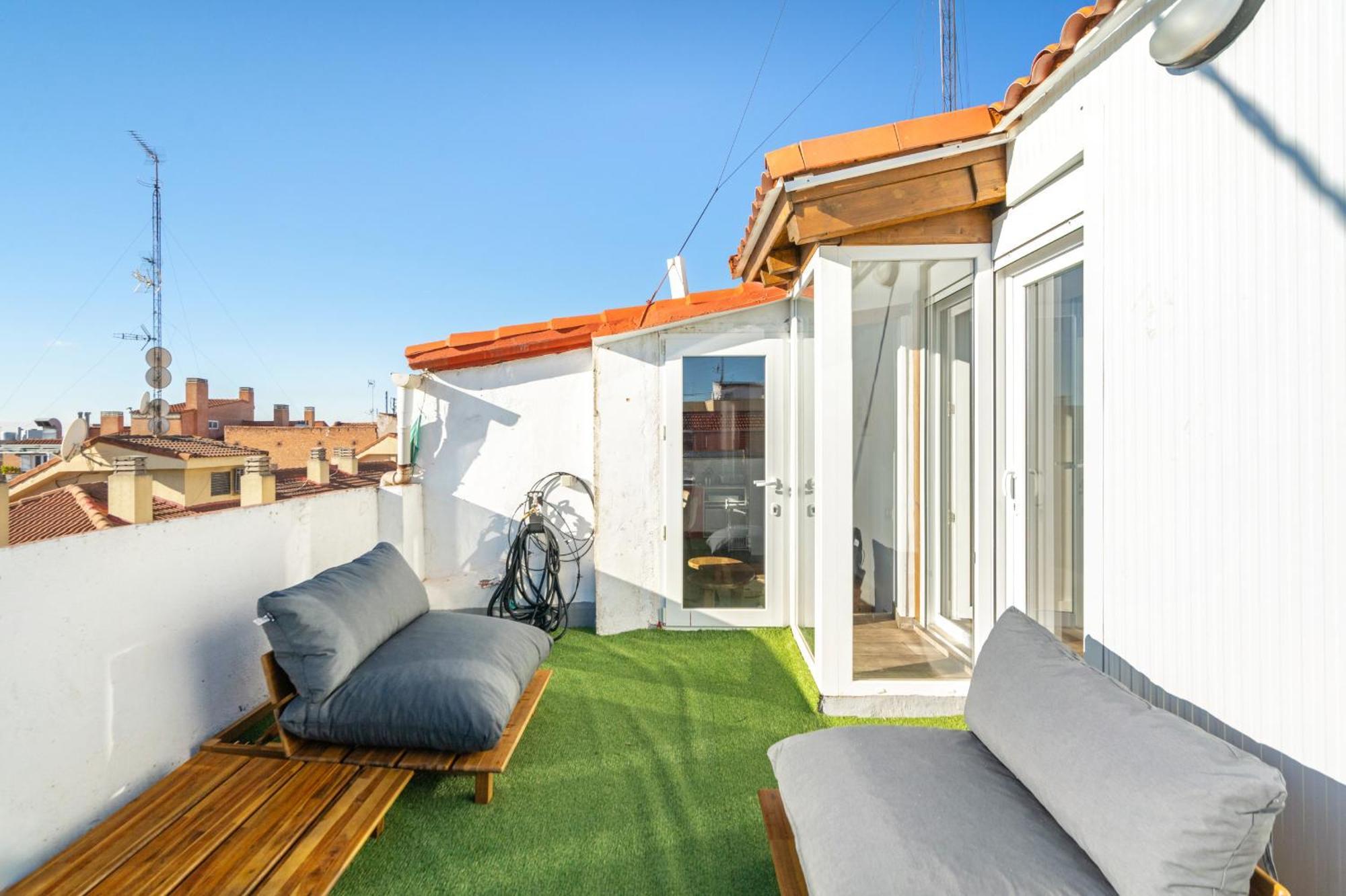 Atico Con Terraza En Lavapies Alquiler Temporal Daire Madrid Dış mekan fotoğraf
