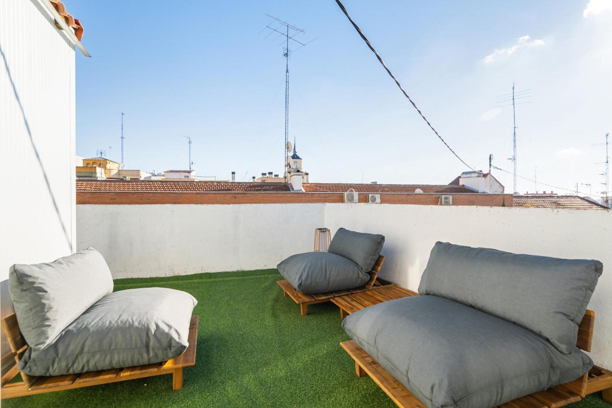 Atico Con Terraza En Lavapies Alquiler Temporal Daire Madrid Dış mekan fotoğraf