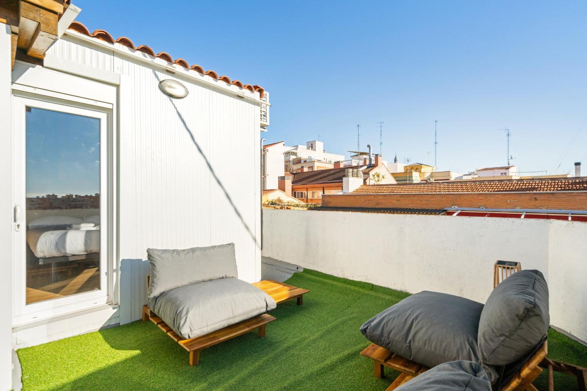 Atico Con Terraza En Lavapies Alquiler Temporal Daire Madrid Dış mekan fotoğraf
